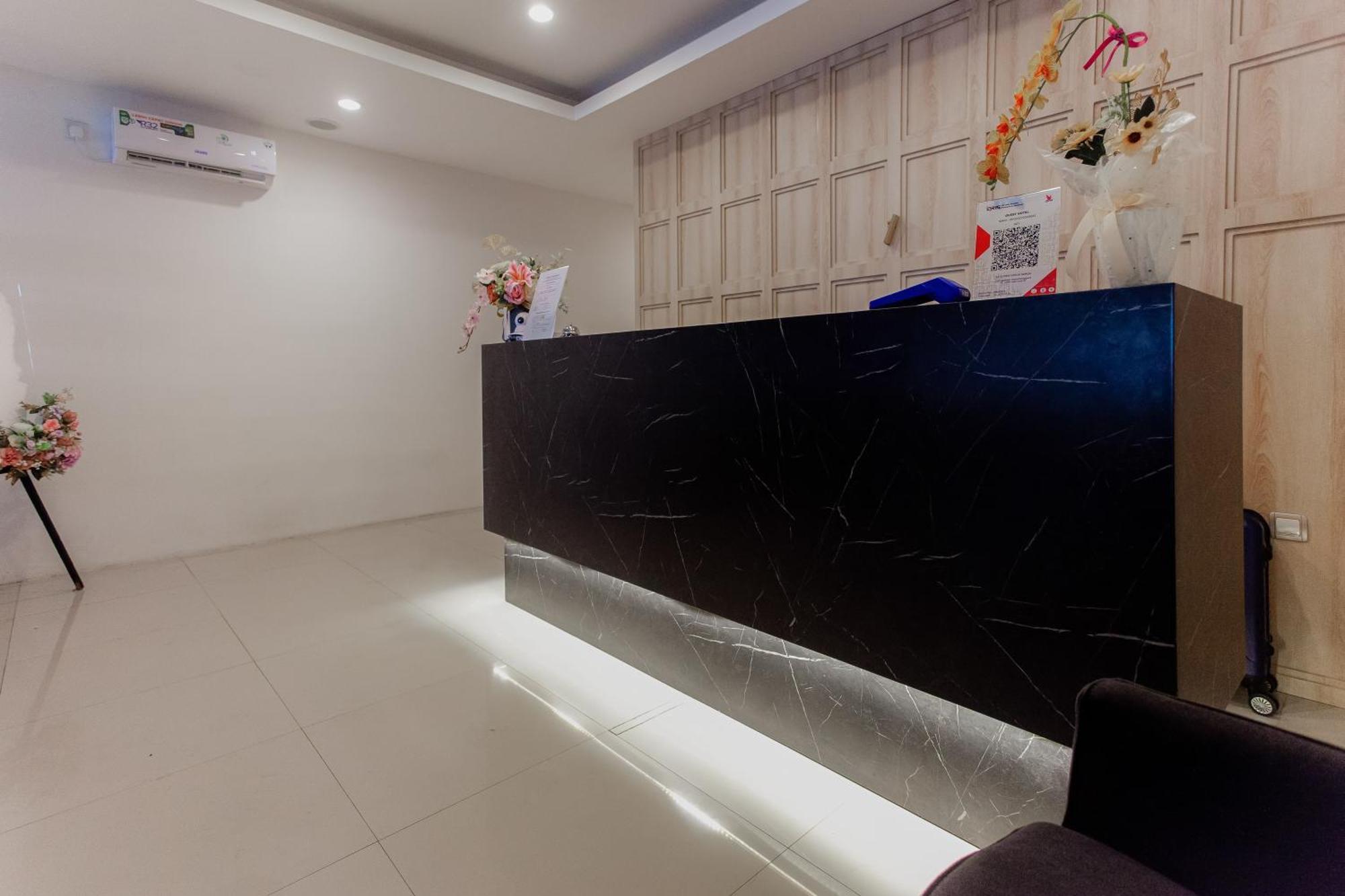 Urbanview Hotel Priority Samarinda By Reddoorz Extérieur photo